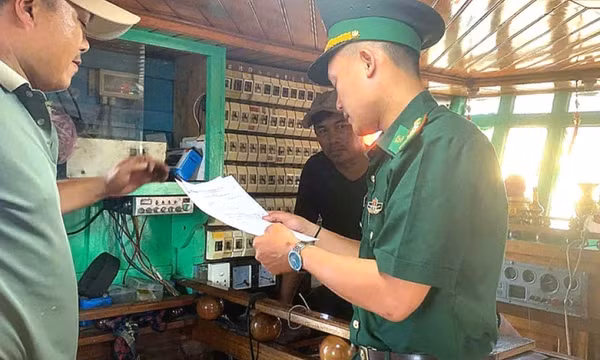 Tàu cá mất kết nối giám sát hành trình quá 6 giờ, 2 thuyền trưởng bị tước chứng chỉ