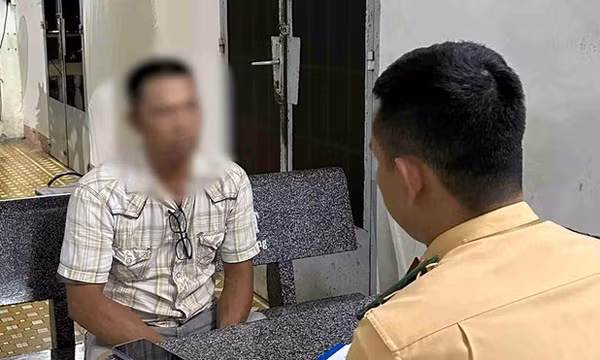 Tài xế xích lô chở 4 người đi ngược chiều ở Nha Trang bị phạt