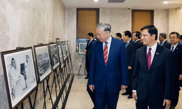 Tổng Bí thư, Chủ tịch nước Tô Lâm gặp gỡ cán bộ Đại sứ quán và cộng đồng người Việt Nam tại Ấn Độ
