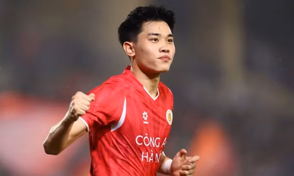 Đình Bắc giành danh hiệu cầu thủ xuất sắc nhất V.League tháng 4