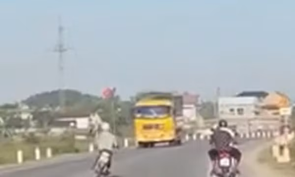 Xác minh clip nam thanh niên lạng lách, đánh võng trên đường N5