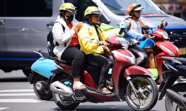 Nhiều hãng xe công nghệ tăng giá cước, phí