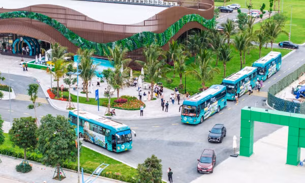Khách Hà Nội bất ngờ trước tiến độ thần tốc tại Global Gate Hạ Long: “Vinhomes nói là làm và làm rất nhanh”