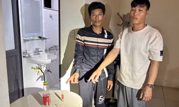Bắt quả tang nhóm đối tượng sử dụng ma túy đá tại phòng trọ ở Ninh Bình