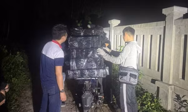 Bắt vụ vận chuyển pháo lậu, có xe mô tô cảnh giới dò đường