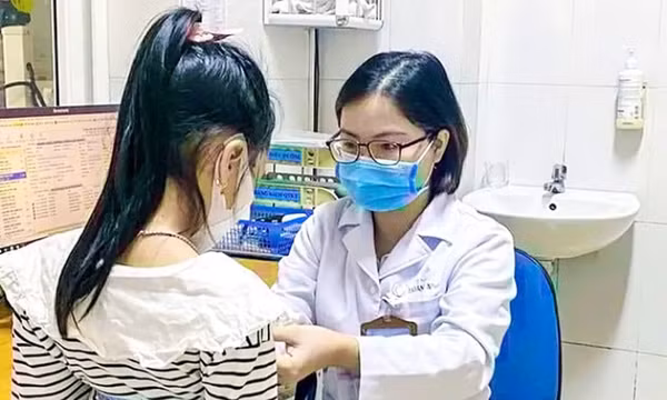 Khám sức khỏe định kỳ ít nhất 1 lần/năm cho trẻ dưới 6 tuổi, có tầm soát tự kỷ