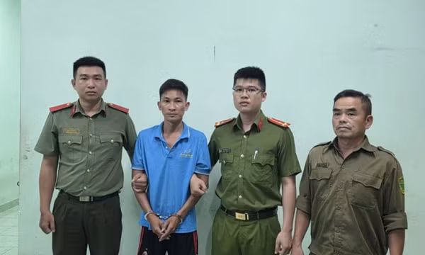 Bắt khẩn cấp gã cha dượng đánh đập dã man con riêng của vợ