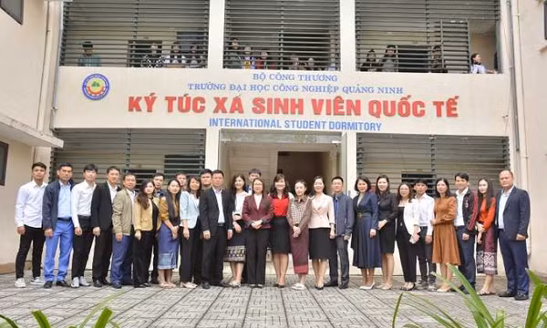  Đào tạo lưu học sinh Lào tại Quảng Ninh