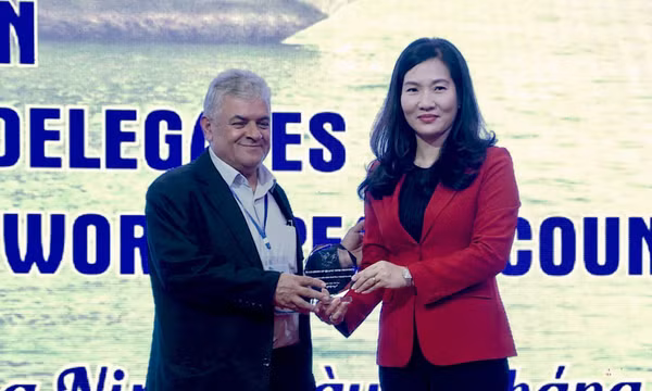 Lãnh đạo tỉnh tiếp Đoàn đại biểu quốc tế dự Đại hội lần thứ XXII Hội đồng Hòa bình thế giới