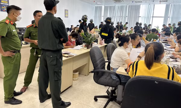 Khám xét khẩn cấp 2 công ty có dấu hiệu đòi nợ kiểu “khủng bố”