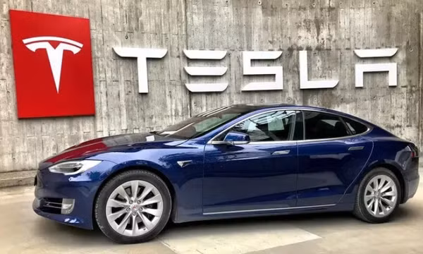 Tesla thu hồi 40.000 xe vì lỗi trợ lực lái khi đi trên đường gồ ghề hoặc có ổ gà