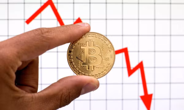 Bitcoin xuống mức thấp kỷ lục 11 tháng