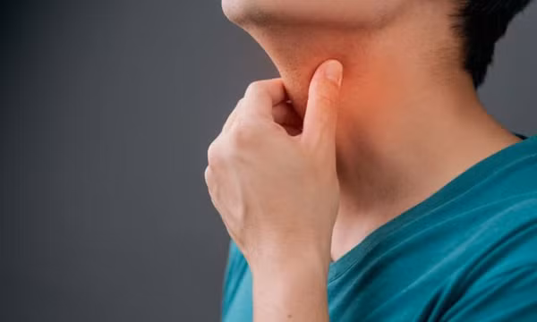4 nguyên nhân gây đau họng vào buổi sáng