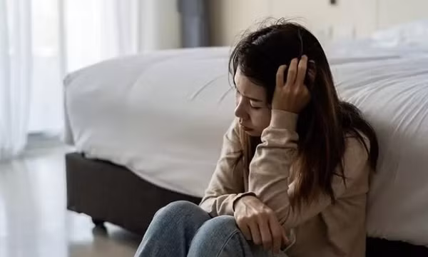 Thiếu ngủ ảnh hưởng nghiêm trọng đến rụng tóc như thế nào?
