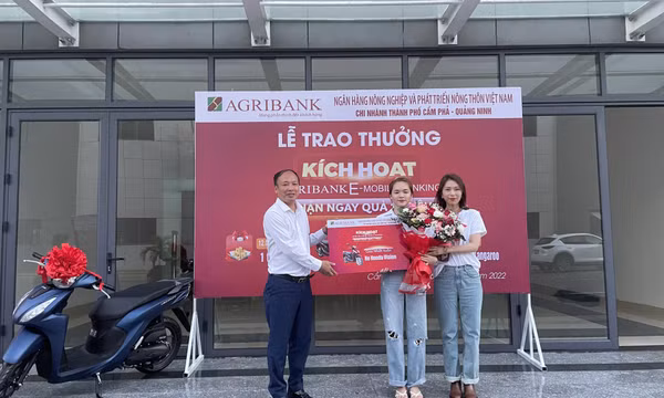 Một khách hàng của Agribank chi nhánh tỉnh Quảng Ninh trúng xe Vision
