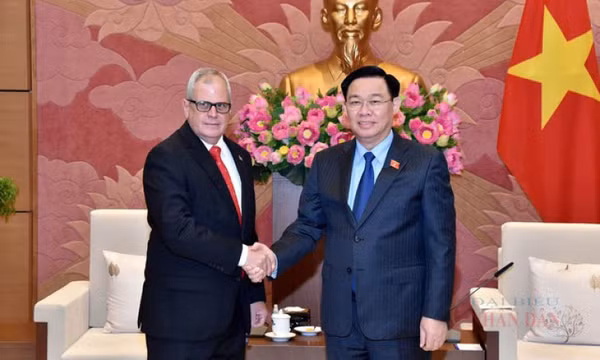 Chủ tịch Quốc hội Vương Đình Huệ tiếp Tổng Thư ký Quốc hội và Hội đồng Nhà nước Cuba
