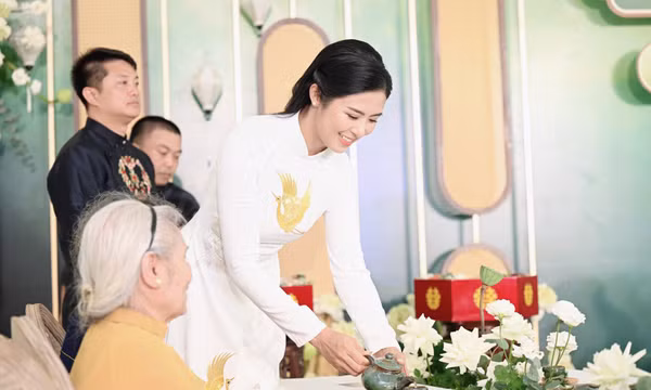 Lễ ăn hỏi đặc biệt của Hoa hậu Ngọc Hân