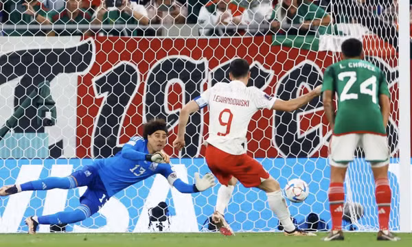 Lewandowski hỏng phạt đền trong trận hòa của Ba Lan