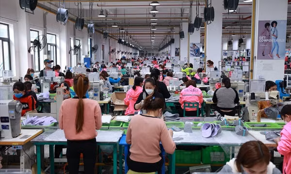 Tăng ca ban ngày, người lao động tính lương thế nào?
