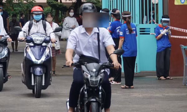 Gặp tai nạn khi cho trẻ tự điều khiển xe máy, xe đạp điện tham gia giao thông