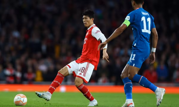 Arteta báo tin vui về Tomiyasu