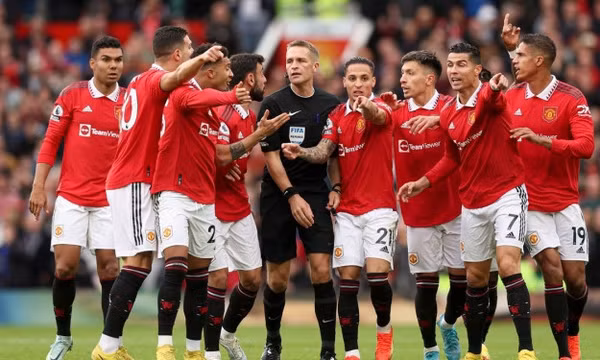 Man Utd nhận 2 án phạt liên tiếp từ FA