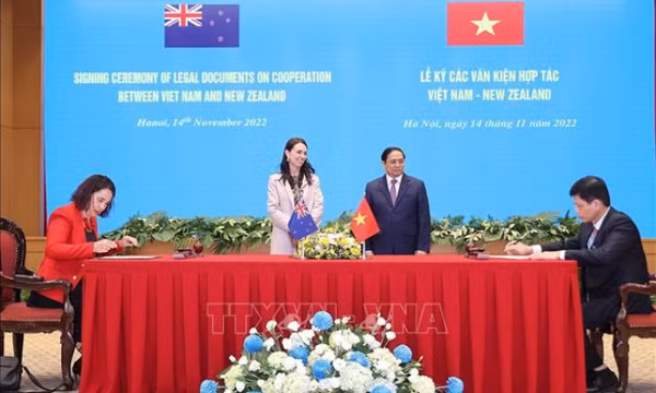 Thủ tướng Phạm Minh Chính và Thủ tướng New Zealand dự Lễ ký kết các văn kiện hợp tác 