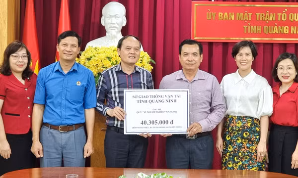 Ủy ban MTTQ tỉnh tiếp nhận ủng hộ Quỹ Vì người nghèo