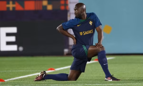 Trụ cột BĐN gãy 3 xương sườn, mất luôn World Cup