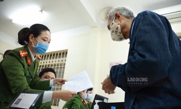 Bị mất căn cước công dân có phải về quê làm lại?