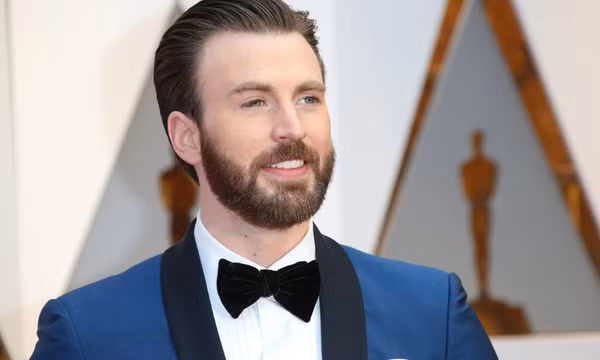 Chris Evans đã vượt những ai để thành sao nam quyến rũ nhất năm 2022
