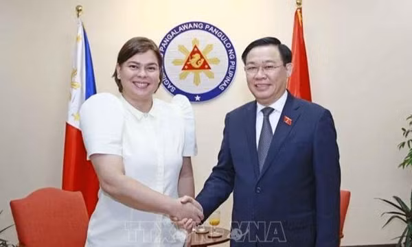 Chủ tịch Quốc hội Vương Đình Huệ hội kiến Phó Tổng thống Philippines Sara Duterte