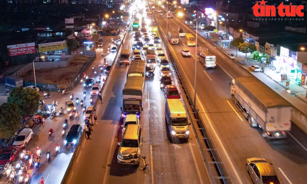 6 xe ô tô va chạm liên hoàn trên vành đai 3