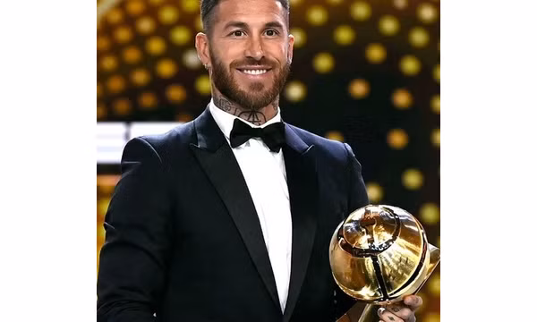 Sergio Ramos nhận giải Hậu vệ hay nhất lịch sử