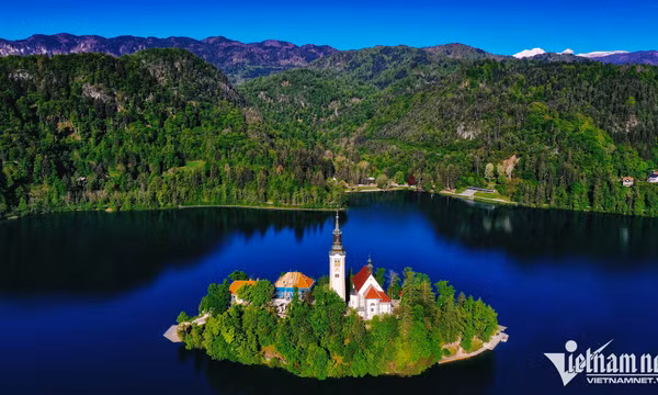 Mê mẩn với cảnh sắc thị trấn cổ Bled ở Slovenia