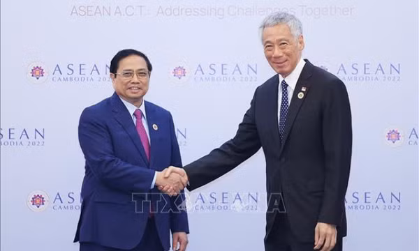 Thủ tướng Chính phủ Phạm Minh Chính gặp Thủ tướng Singapore Lý Hiển Long