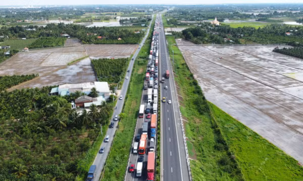 Tai nạn rình rập trên cao tốc TP HCM - Trung Lương