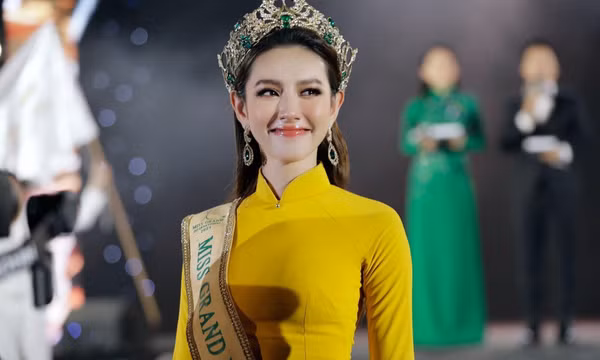 15 phút kiếm 1.000 USD và những con số thu nhập gây sốc của các hoa hậu