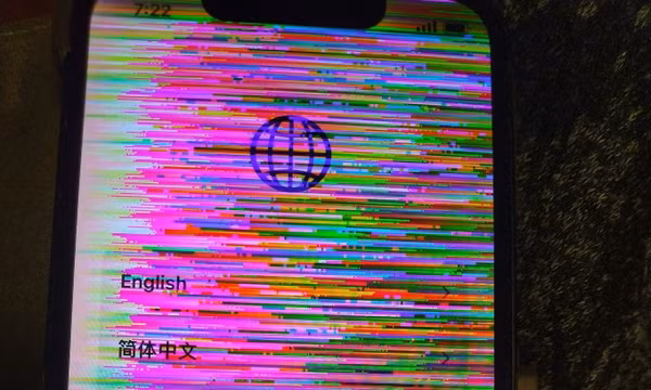 Màn hình cầu vồng - lỗi dai dẳng trên iPhone 13