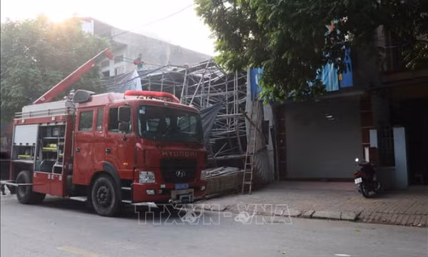 Sập giàn giáo khi đổ trần nhà phố ở Bắc Ninh, 2 người thương vong