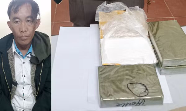 Bắt giữ kẻ mua bán 4 bánh heroin