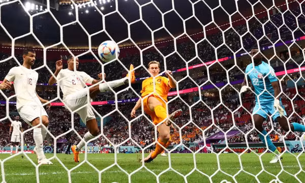 Hà Lan đứng đầu bảng A World Cup