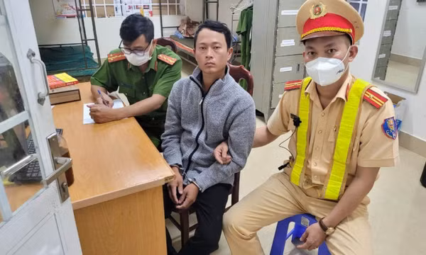 Giở trò đồi bại với em gái cùng mẹ khác cha