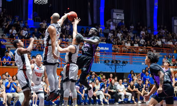 Thắng Saigon Heat, Hanoi Buffaloes giành vé vào vòng playoffs
