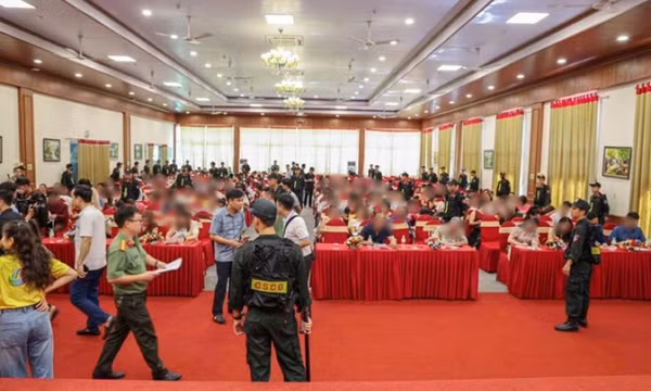 Hàng trăm chiến sĩ đồng loạt khám xét, phá ổ nhóm đa cấp lừa đảo, thu hồi hơn 1 triệu USD