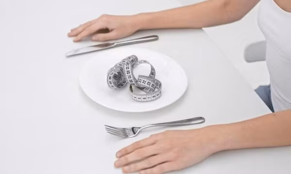 Những nhóm người cần tránh tuyệt đối việc nhịn ăn