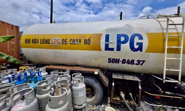 Đường dây sản xuất 1.000 tấn gas giả nhãn hiệu tại TPHCM bị triệt phá