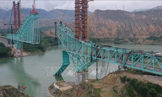 Đứt cáp cầu đang xây ở Trung Quốc: Số người thiệt mạng tăng mạnh