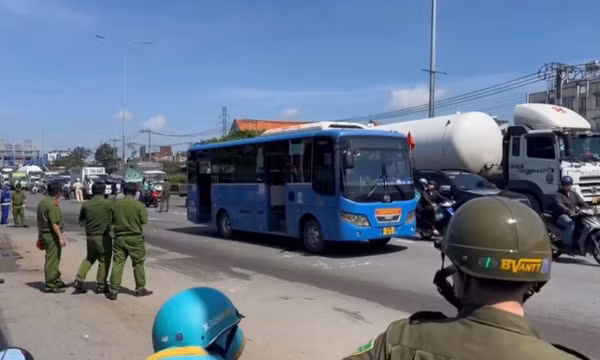 Nữ sinh viên tử vong sau va chạm với xe buýt ở TPHCM