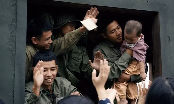 “Mưa đỏ” vượt mốc doanh thu 100 tỷ đồng
